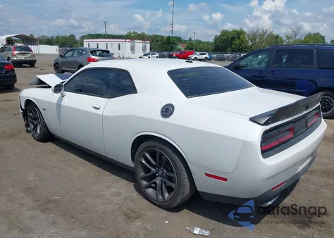 2015 Dodge Challenger R/T z USA, uszkodzony, nr VIN 2C3CDZAT2FH895112